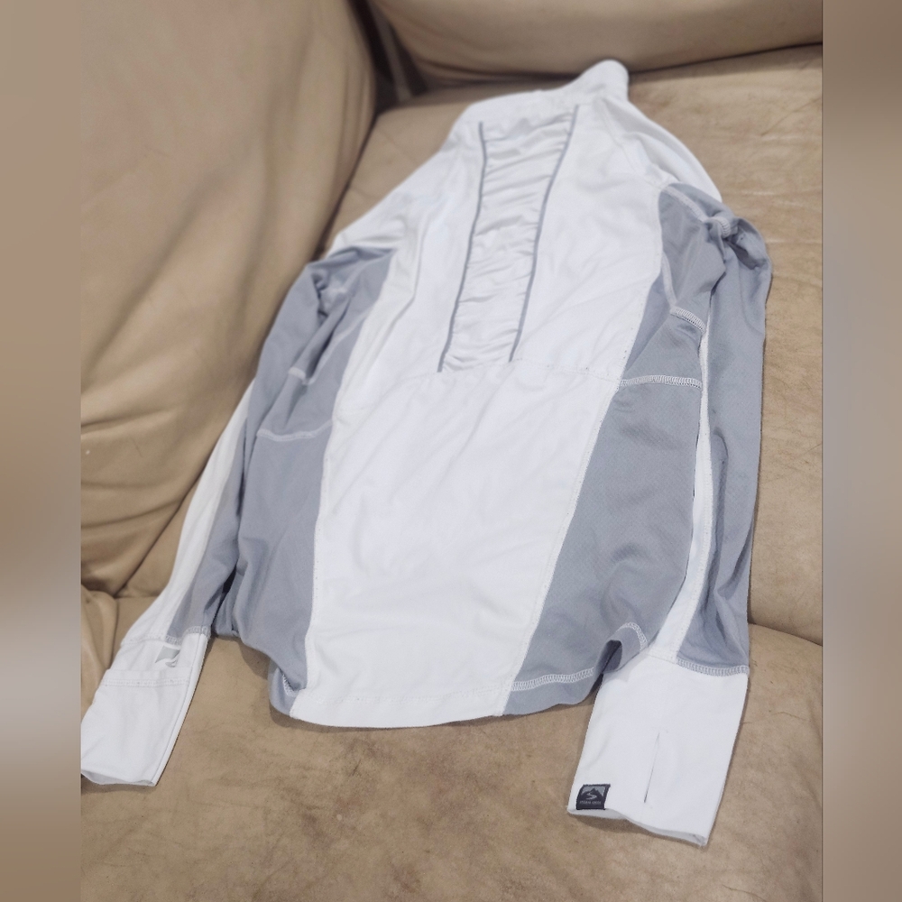 Storm Creek White Ruched Back Long Sleeve Athletic Shirt Size S